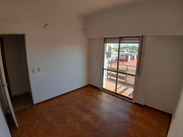 Venta departamento 4 ambientes. Centro.