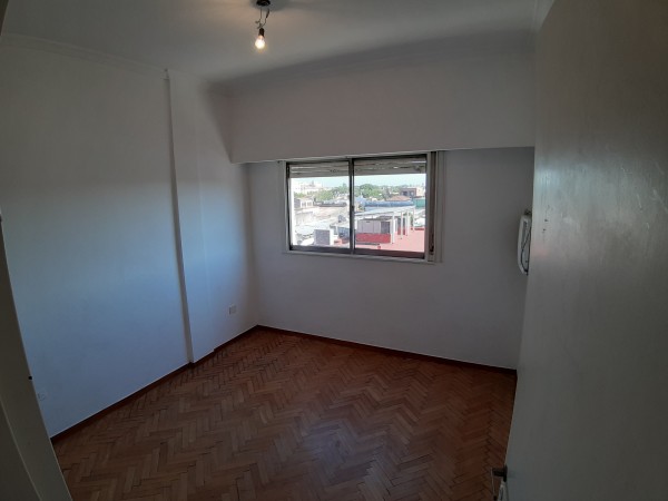 Venta departamento 4 ambientes. Centro.