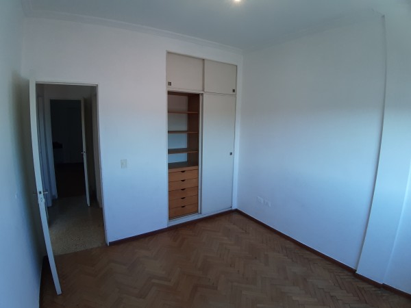 Venta departamento 4 ambientes. Centro.