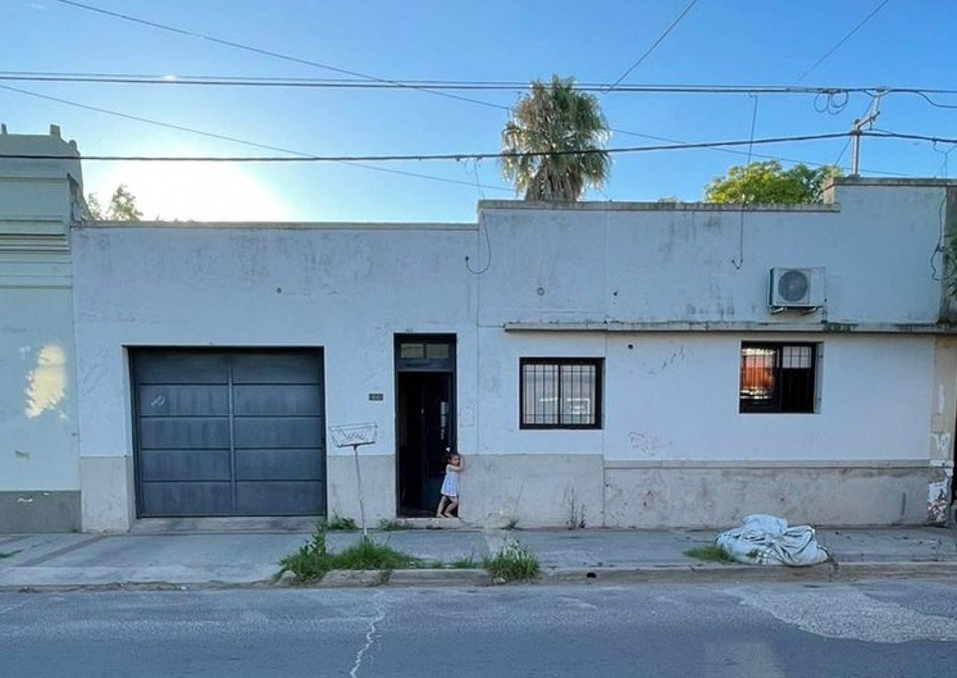 Venta casa 3 hab. Patio. Garage.
