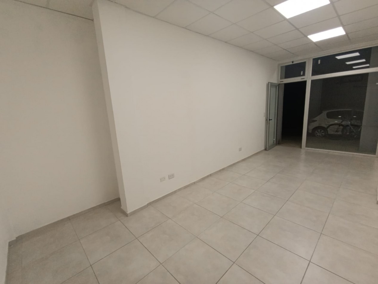 Alquiler local Velez Sarfield y Urquiza.